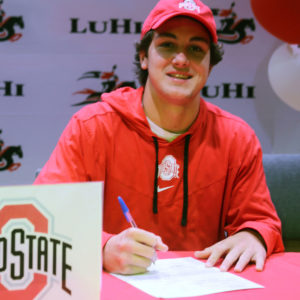 Student signs national letter of intent
