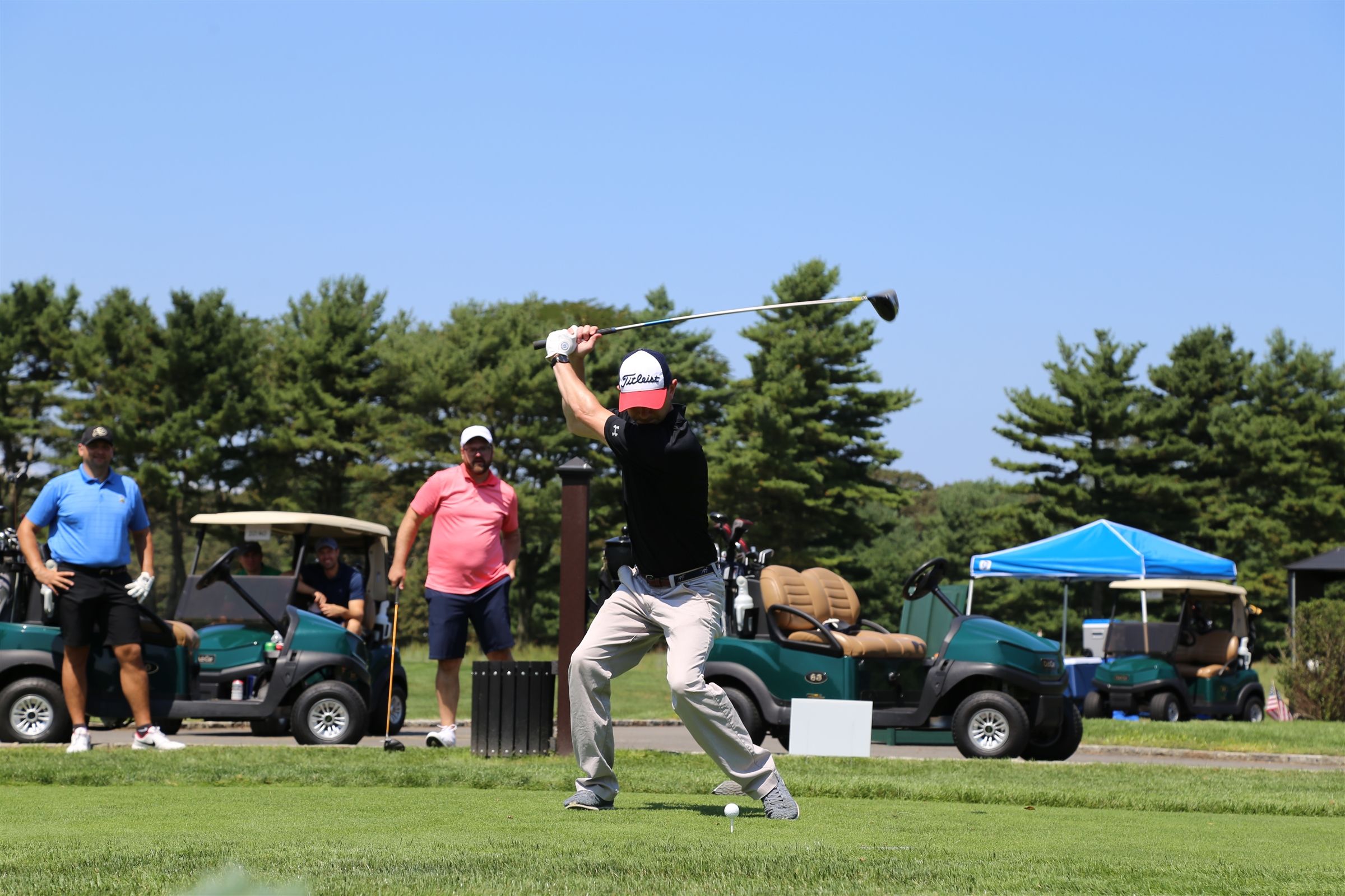 golfer teeing off