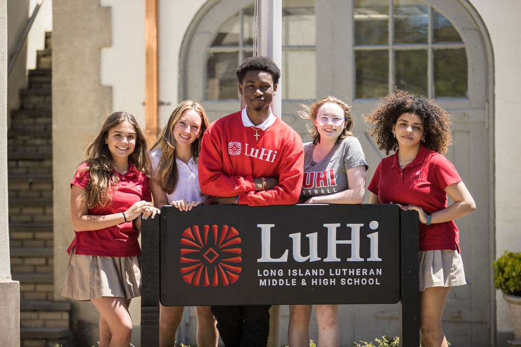 LuHi students by sign
