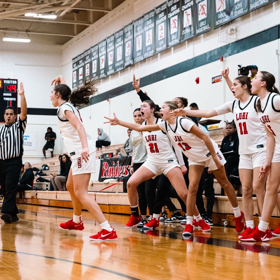 LuHi Girls Basketball Team Cheering